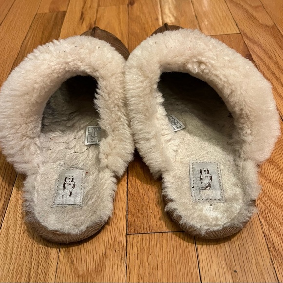 Ugg Scuffette Slipper in Chestnut size 9 - Picture 4 of 7